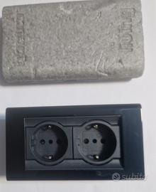LIVING CLASSIC PLACCA NERA 4754NR +2 SCHUKO ORIGIN