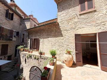 Appartamento di 163 m² con 3 locali a Montone