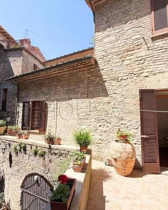 Appartamento di 163 m² con 3 locali a Montone