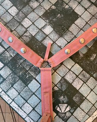 pettorale western in nylon con borchie