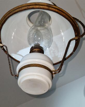 
Lampadario vintage in vetro opalino e ottone