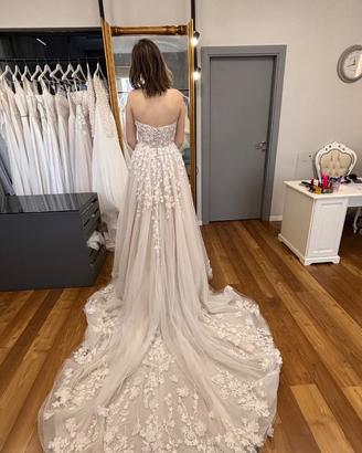 Abito da sposa in tulle e pizzo