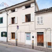 Cielo-terra con corte e mansarda: spazio, panorama