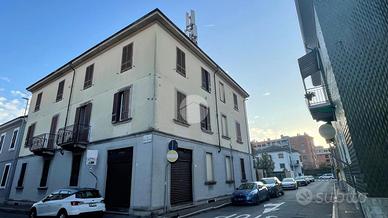 MONOLOCALE A CORSICO