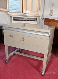 Schedario Olivetti Synthesis su ruote