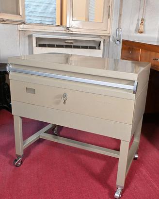 Schedario Olivetti Synthesis su ruote