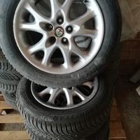 cerchio in lega con pneumatici gomme termiche 