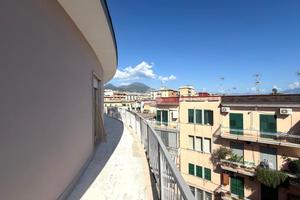4 LOCALI A PORTICI