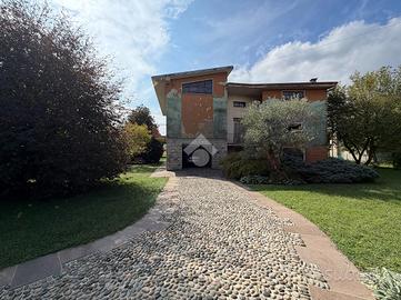 VILLA SINGOLA A OSIO SOTTO