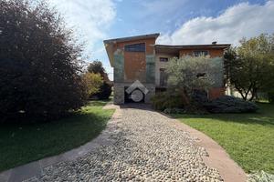 VILLA SINGOLA A OSIO SOTTO