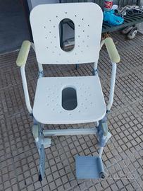 Sedia a rotelle per doccia
