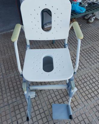 Sedia a rotelle per doccia