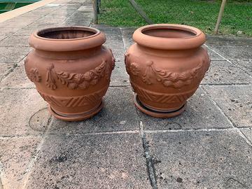 Coppia vasi terracotta motivi floreali