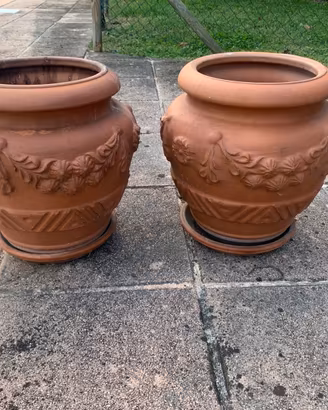 Coppia vasi terracotta motivi floreali