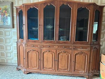 Credenza con vetrinetta