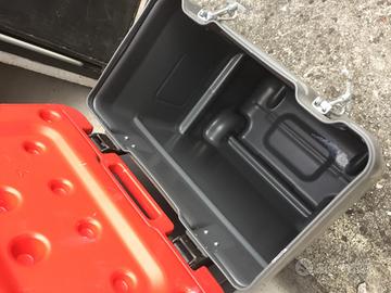 Bidoni nuovi con ruote in plastica robusta