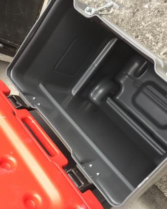 Bidoni nuovi con ruote in plastica robusta
