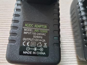 2 alimentatori 12 volt 2 ampere