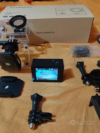 Camera subacquea o sportiva nuova con accessori 