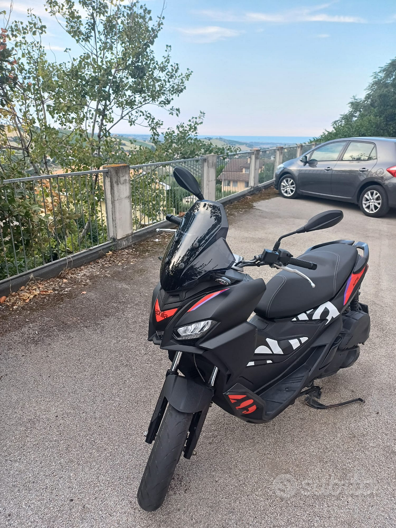 Benzina Aprilia Sr Max 125 Usato Aprilia SR Max 300 Usata A - Main Image