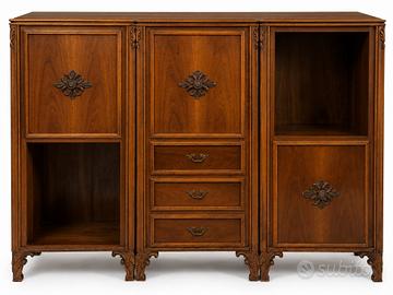 Credenza a tre moduli in legno massello intagliato