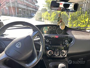 LANCIA Y 2012
