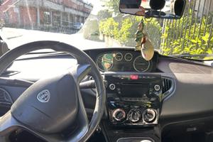 LANCIA Y 2012