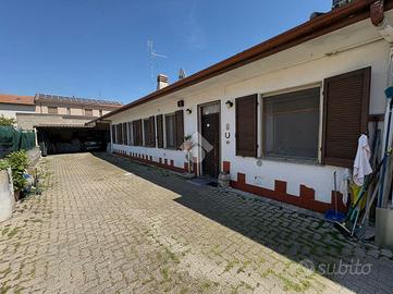 CASA SEMINDIPENDENTE A TRECATE