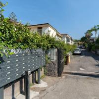 Locale Commerciale - Aci Castello