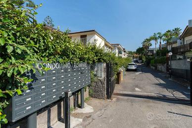 Locale Commerciale - Aci Castello