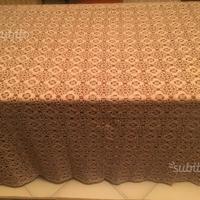 Copriletto matrimoniale lavorato all'uncinetto