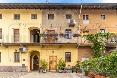 TERRACIELO CON DUE APPARTAMENTI IN CONTESTO DI COR