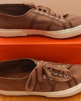 Superga modello classico 2750. Color caffè. N°45