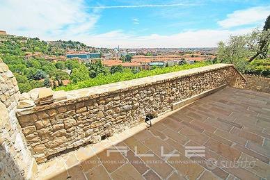 Appartamento di 150 m² con 3 locali e box auto dop