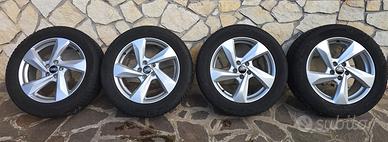 Gomme invernali da 18 " e cerchi originali Audi Q3