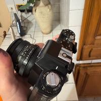 Macchina fotografica zenit con accessori vintage