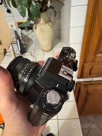 Macchina fotografica zenit con accessori vintage