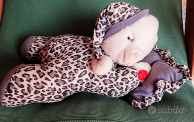 Orsetto che dorme di peluche