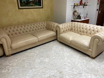 2divani in pelle stile chesterfield