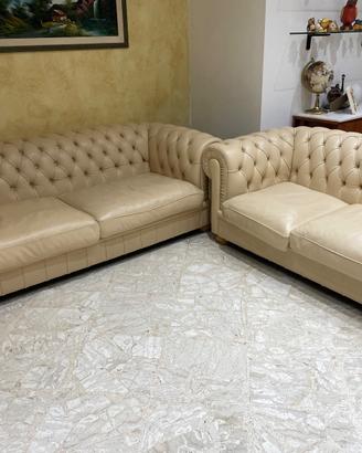 2divani in pelle stile chesterfield