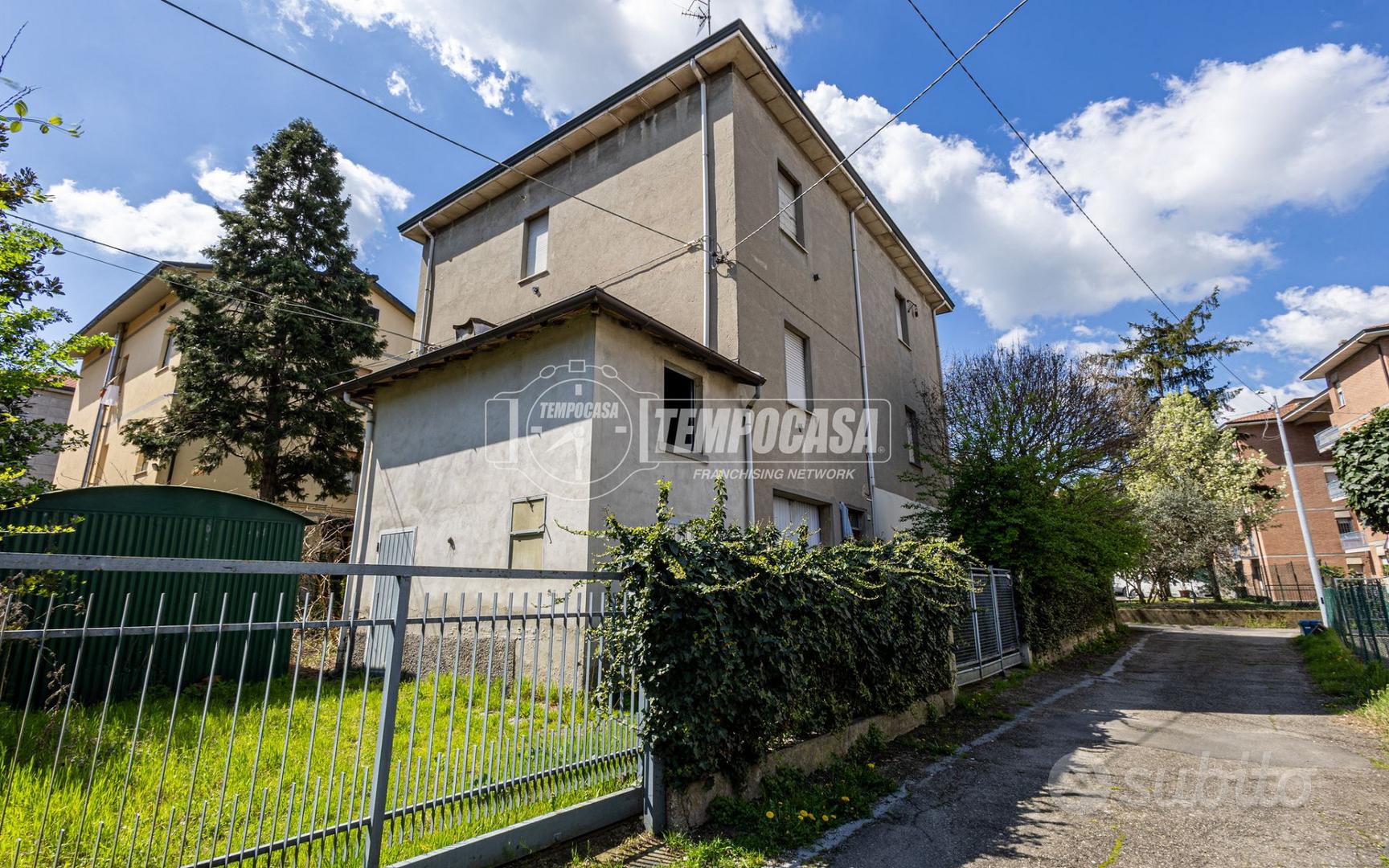 Casa Trifamiliare immersa nel verde e vicina ai se - Vista 3