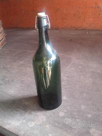 Damigiane e bottiglie