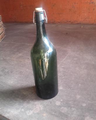 Damigiane e bottiglie