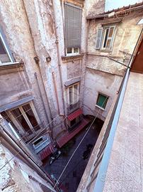 PALAZZO A NAPOLI