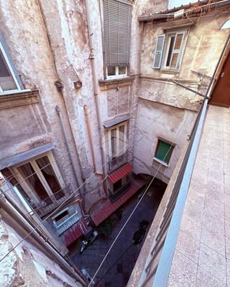 PALAZZO A NAPOLI