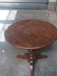 Tavolo rotondo a tre piedi in legno diam 60 cm