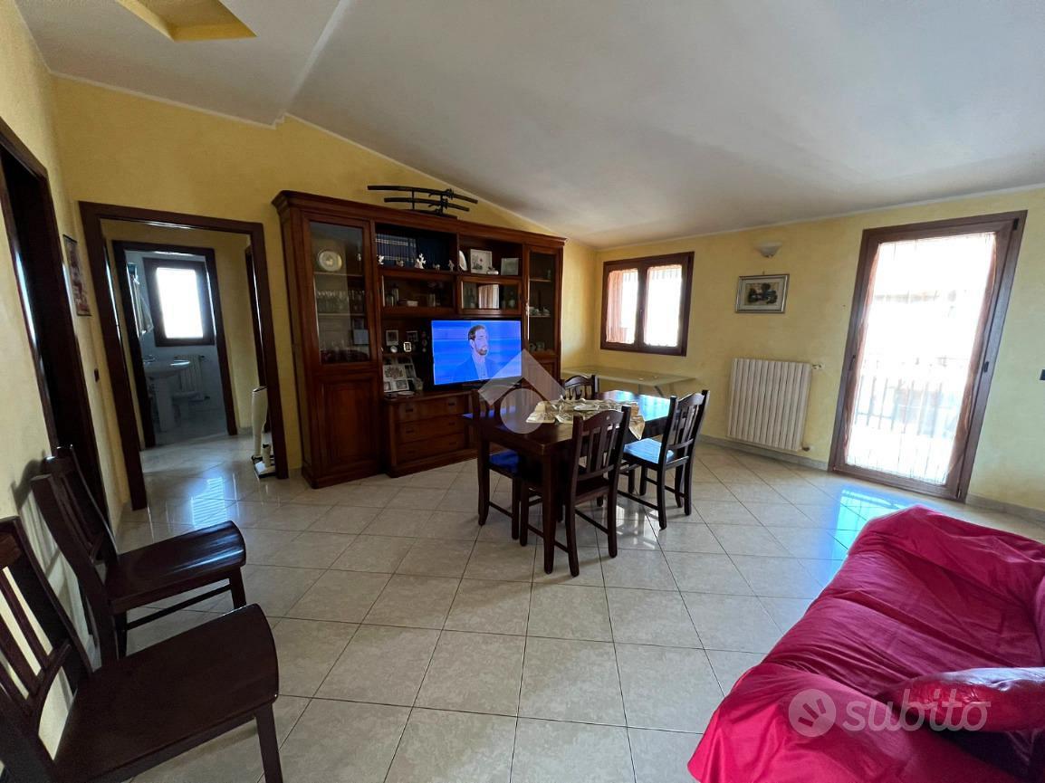 4 LOCALI A ALTAMURA - Vista 2