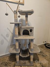 Albero castello tiragraffi h140 cm. usato