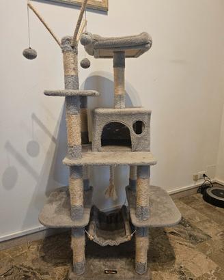 Albero castello tiragraffi h140 cm. usato