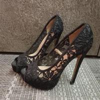 Scarpe Décolleté nere spuntate in pizzo ricamato